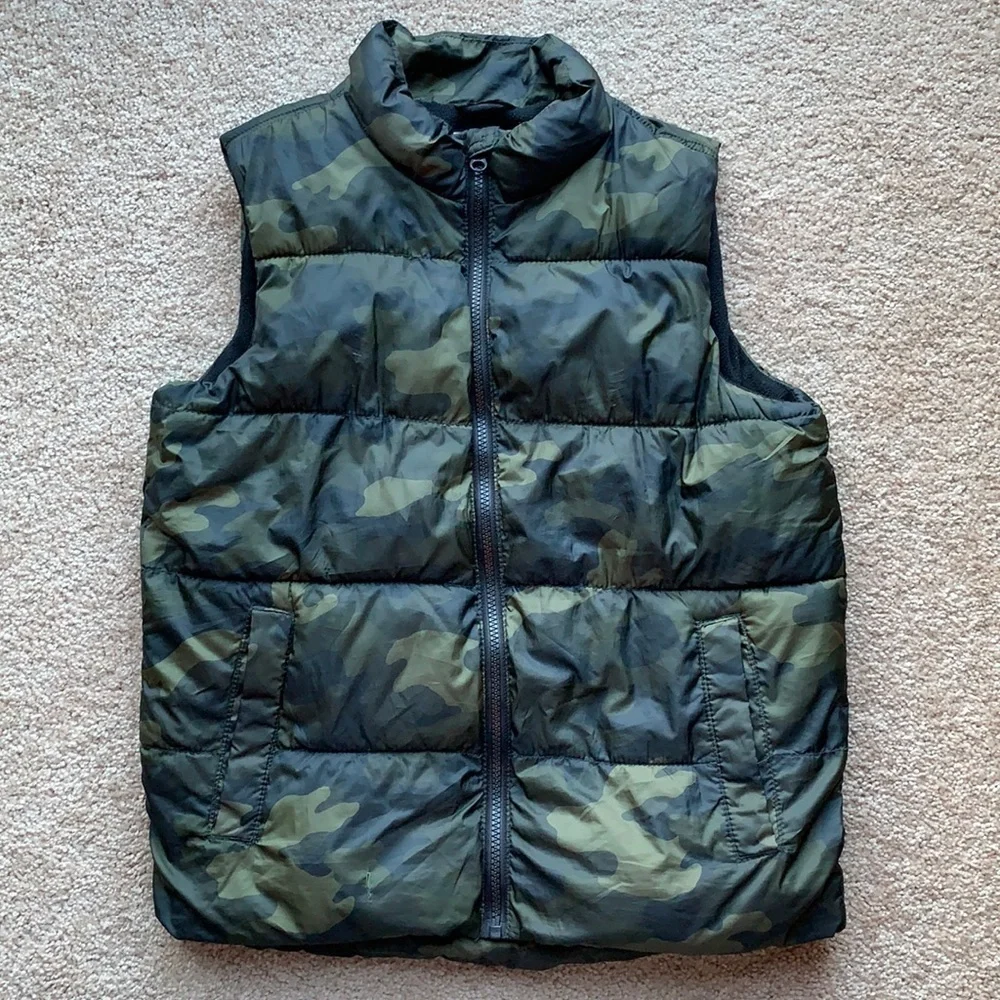 Boys old navy camo puffer vest